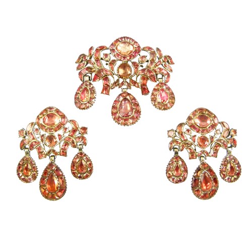18th century orange foiled topaz triple drop pendant and pair of earrings en suite, Portuguese c.1760,
